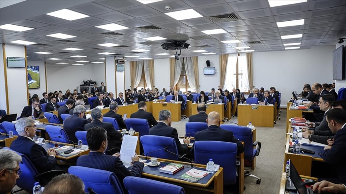 TBMM’de “bilinmeyen dil” tartışması