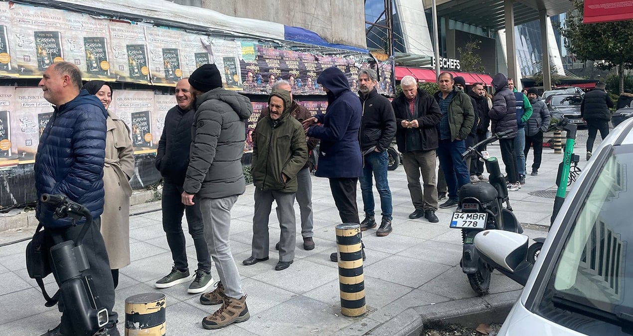 ‘Bizi nasıl yönettiklerini bu kuyruk gösteriyor’