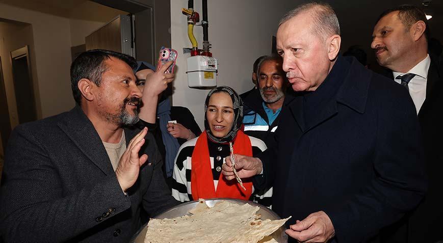 Cumhurbaşkanı Erdoğan Adıyaman’da depremzede aileyi ziyaret etti