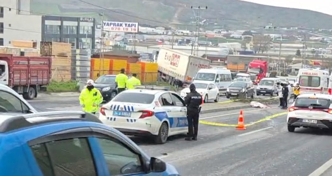 İstanbul’da feci kaza: Arızalanan TIR’ın altında can verdi