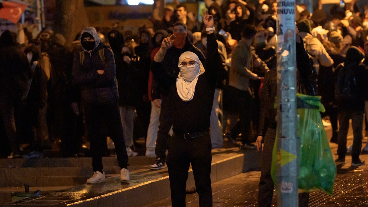 Ankara’da izinsiz gösteriye müdahale eden 5 polis yaralandı