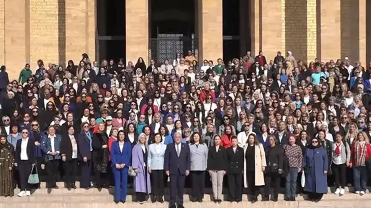 Müsavat Dervişoğlu, kadın parti üyeleriyle Anıtkabir’i ziyaret etti