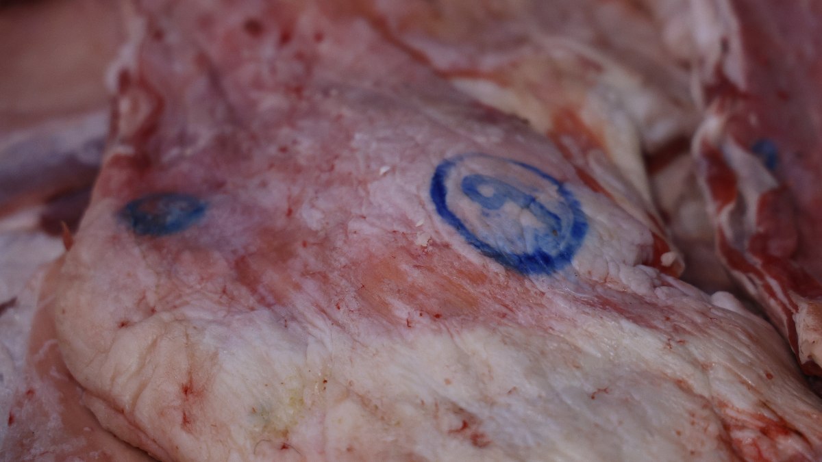 Mühürsüz satılan etlere dikkat: “Ne eti olduğu belli değil”